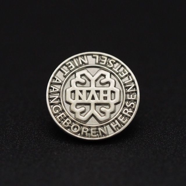 Pin's-Passion-Zwart-Nikkel-Verguldsel-NAH