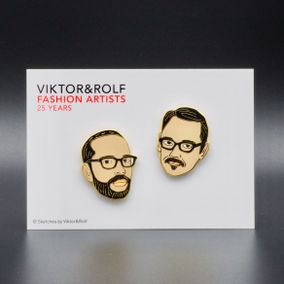 Viktor en Rolf Pins op gift card, Speldje van gezichten