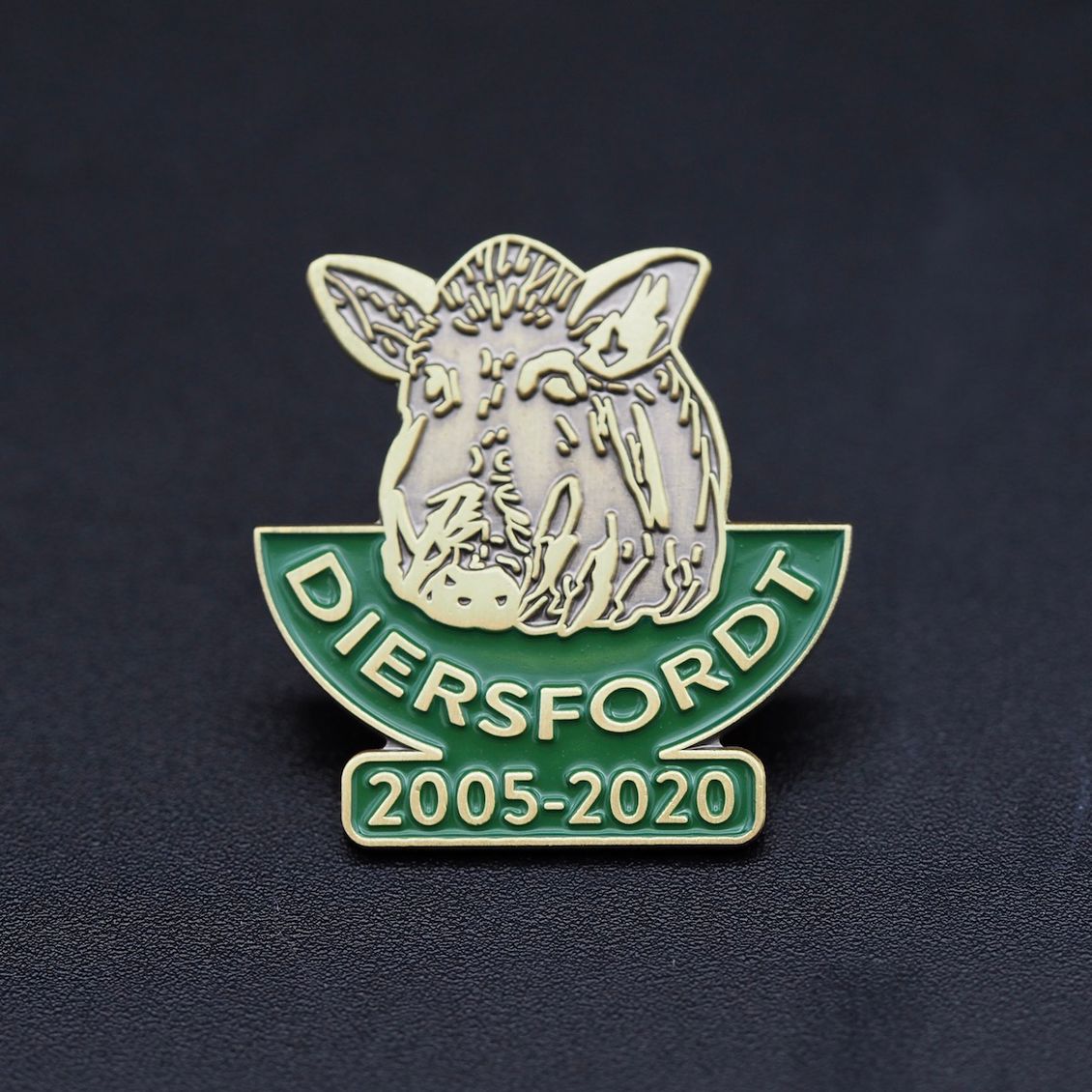 Diersfordt Pins, Wild Zwijn met tekst