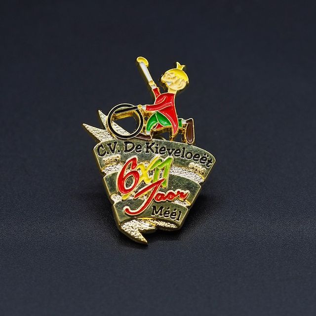 kieveloeët-Pins-carnaval-warm-geëmaileerd-padprint-techniek-hart-pin's passion