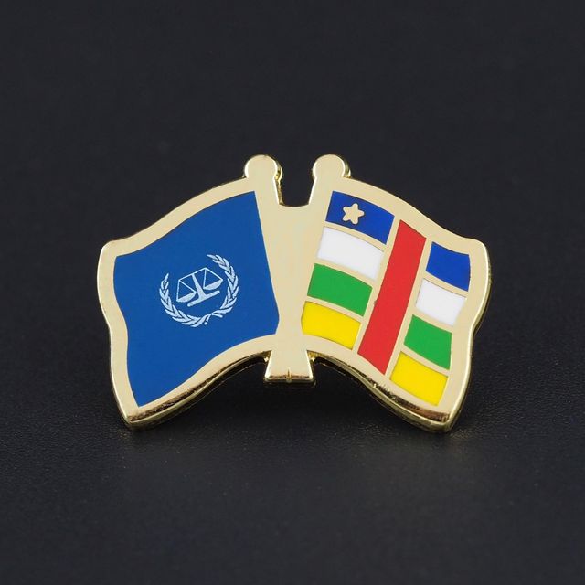 International-criminal-court-icc-warm-geëmailleerde-pins-outline-Pin's Passion