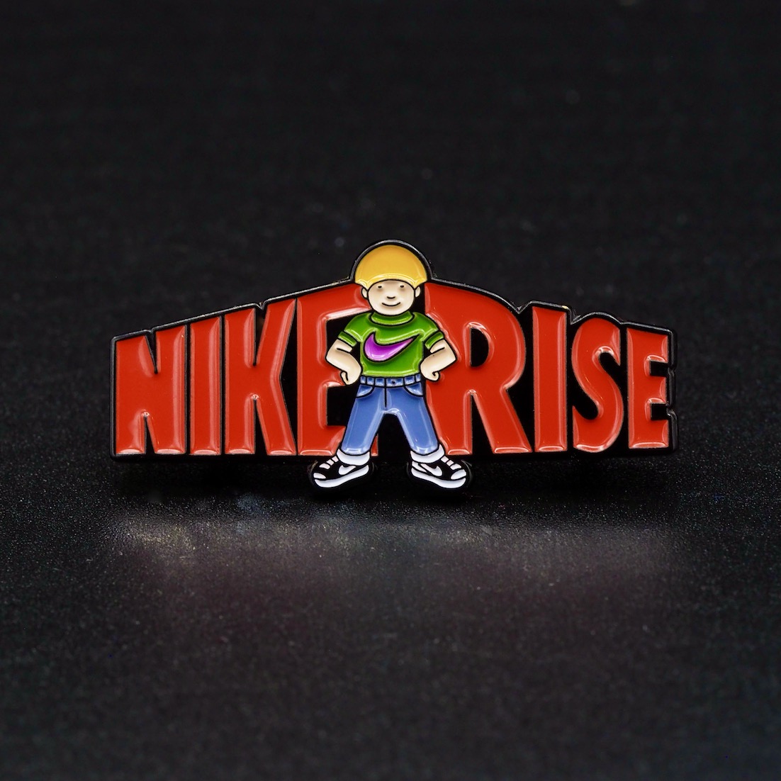 Nike Rise Pins, Speld Nike Swoosh Mannetje met Nike Sneakers en tekst
