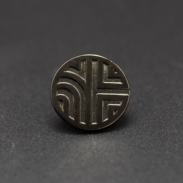 NH Collection Hotels Logo in Opengewerkte Pins, Zwart Nikkel verguldsel