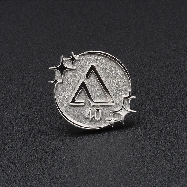 Speld Jubileum Alpina 40 Jaar - Koper 3-D Deluxe Pins - Platinum verguldsel