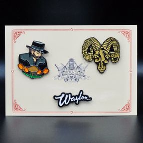 Waylon Pins set op gift card - Logo - Handtekening en buste van Waylon als Speld