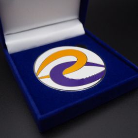 award-van-verbinding-velours-giftbox-Pin's Passion