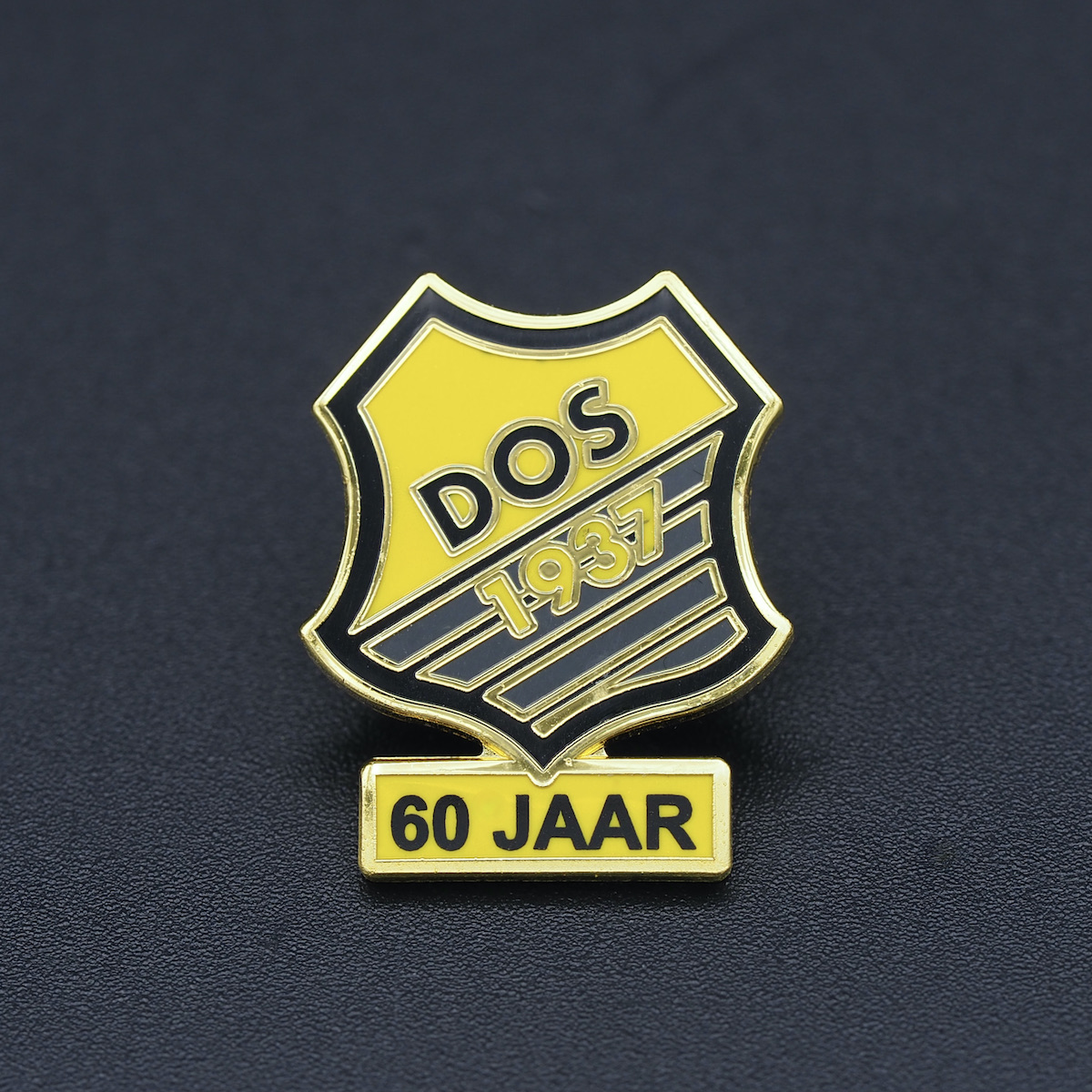 DOS 1937, Logo met schild 60 jaar