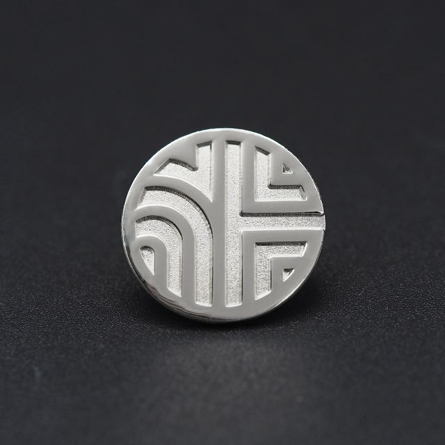 NH Collection Pins Zilver in 2-D Reliëf met Sandblast