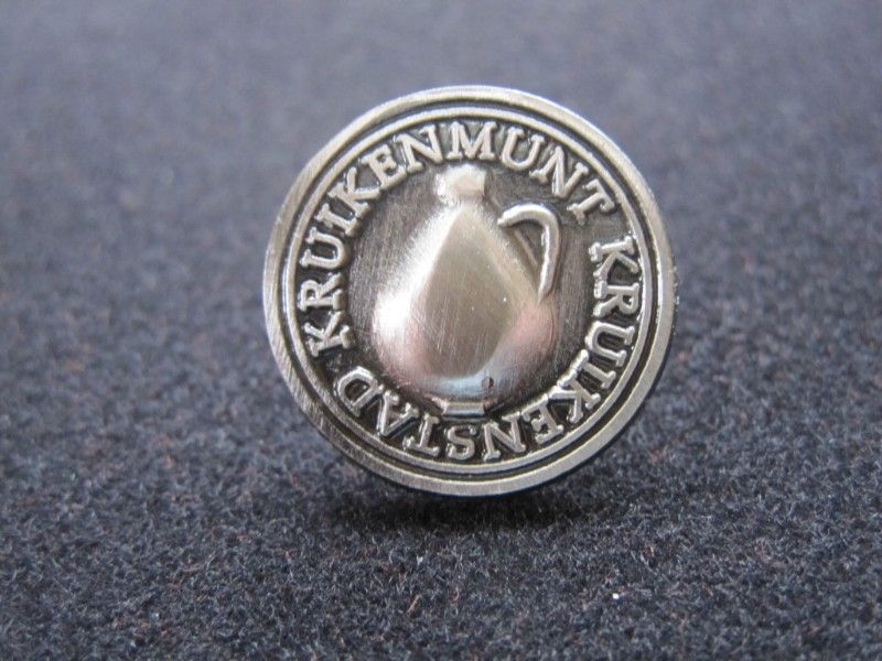 IJzeren pins met 2D-reliëf Kruikenmunt