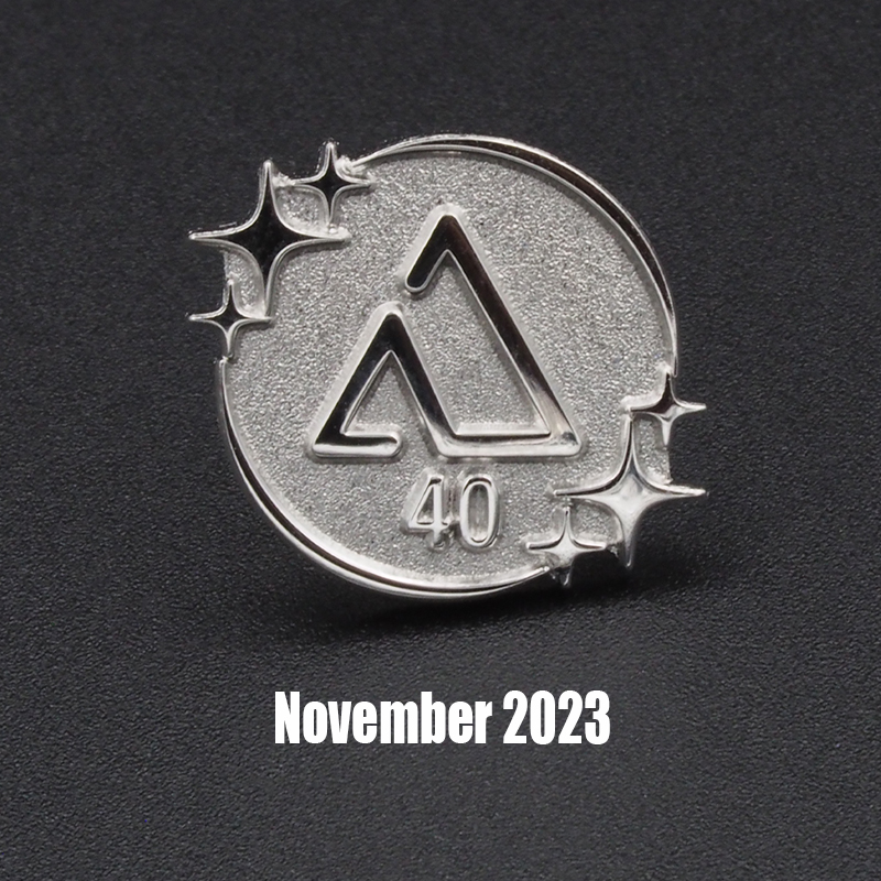 Alpina Group Logo met 40 eronder in 3-D Reliëf met platina verguldsel