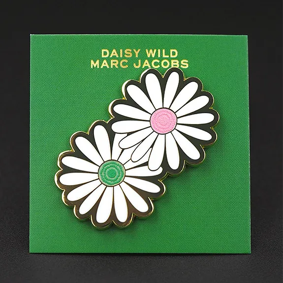 Pin's Passion - Daisy Wild Marc Jacobs Pins op gift card