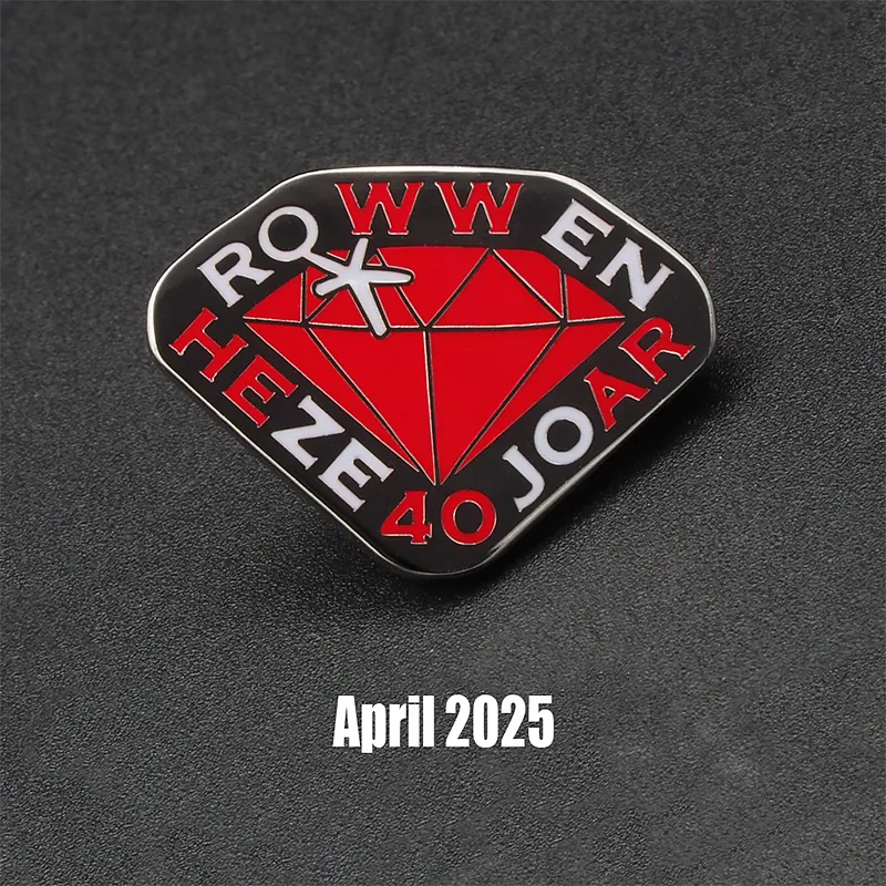Rowwen Deze tekst met 40 jaar in een diamant vorm Pins - Logo Speld