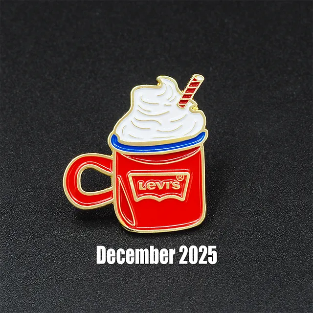 Mok met chocolademelk en Levi's logo Pins