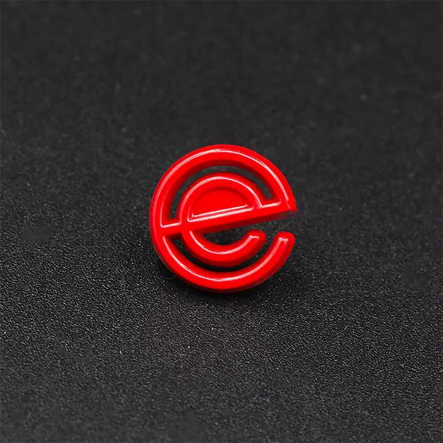e logo Pins, Speldje opengewerkt