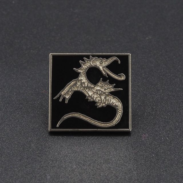 Grand Hotel De Draak Pins, Draak in 2-D Reliëf