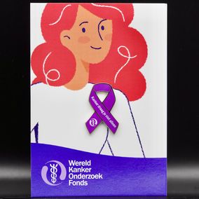 WKOF Speldje - Logo Pins op Gift Card