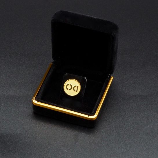 Pin's Passion-OA-Amstelveen-Speld-14-Karaat-Goud-Velours-gift-box