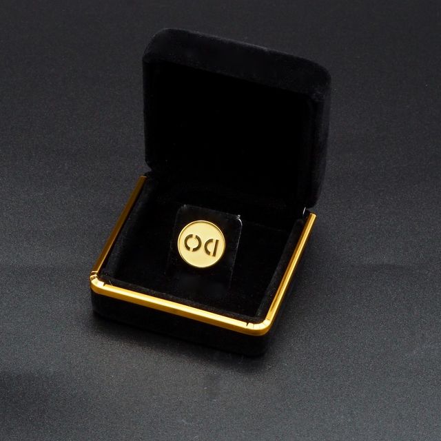 Pin's Passion-OA-Amstelveen-Speld-14-Karaat-Goud-Velours-gift-box