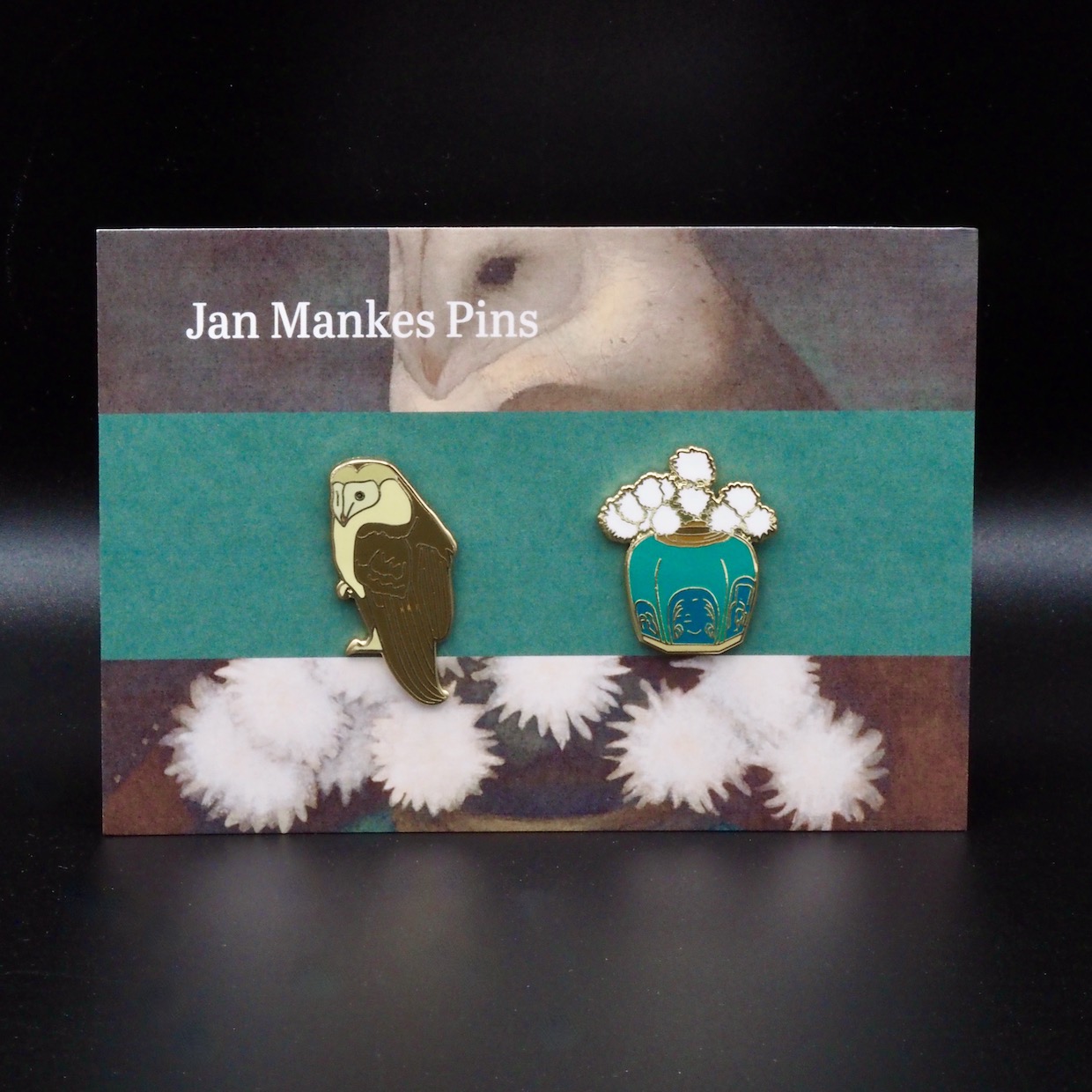 Jan Mankes Pins op gift card in huisstijl Museum MORE