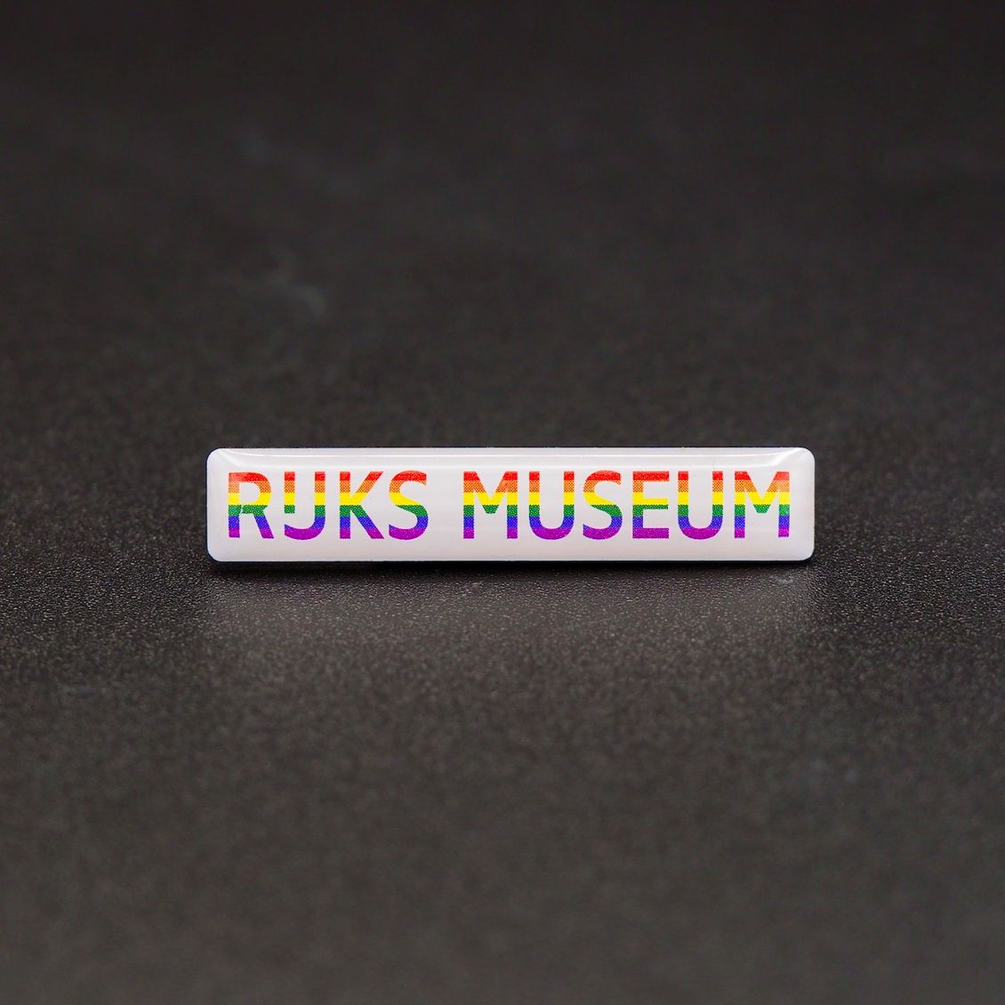 Pin's Passion-Rjks-Museum-Pride-Zijdeglans-Filmprint-Pins-Rechthoek