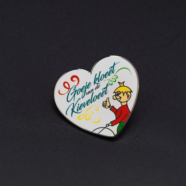 kieveloeët-Pins-carnaval-warm-geëmaileerd-padprint-techniek-hart-pin's passion