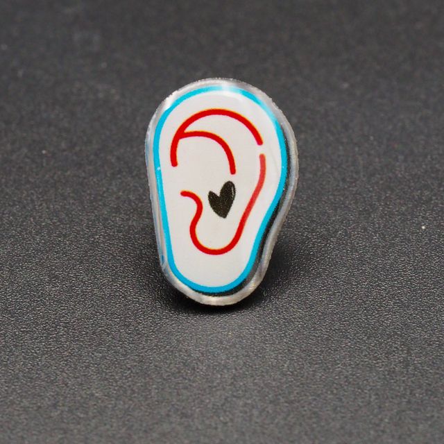 Awel, Luisteren Oor Pins