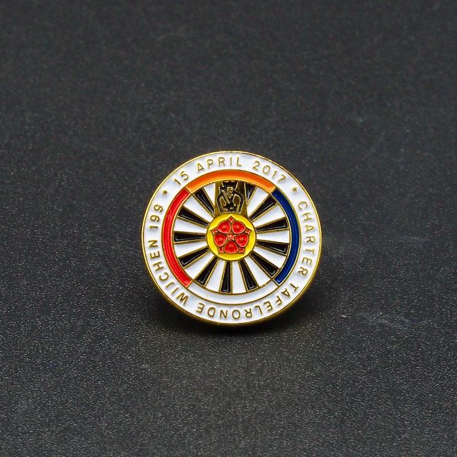 Round Table 199 Pins in ronde Vorm