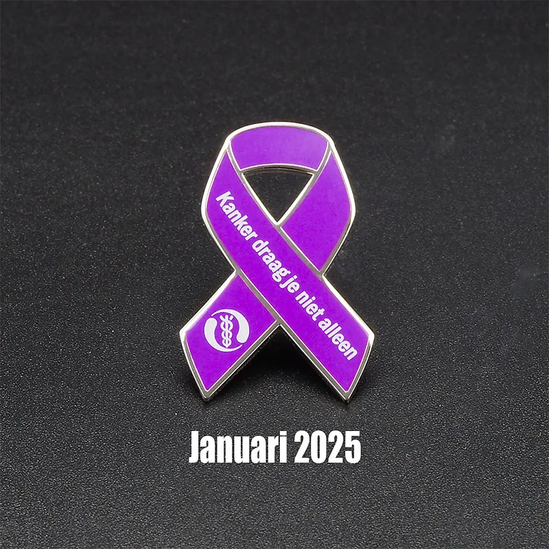 WKOF Purple Ribbon Pins met tekst - kanker draag je niet alleen Speld