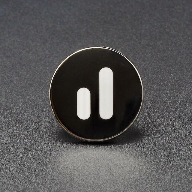 Design Hotel Pins, Rond met wit emaillen