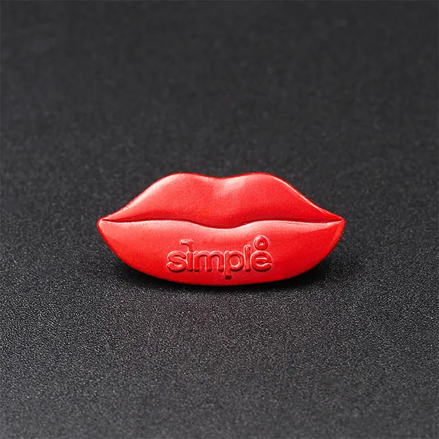 Simple Lips Pins, logo speldje