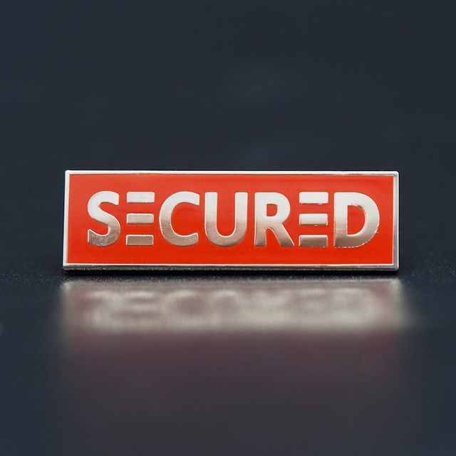 Secured Pins in Rode rechthoek