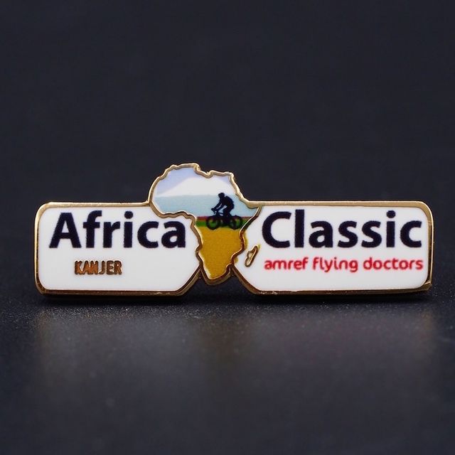 amorfe-flying-doctors-pins-africa-classic-warm-geëmailleerde-pad-printtechniek-outline-pin's passion