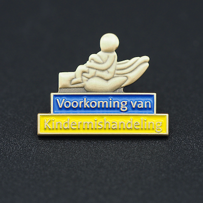 Stichting Voorkoming van Kindermishandeling Pins in Outline vorm